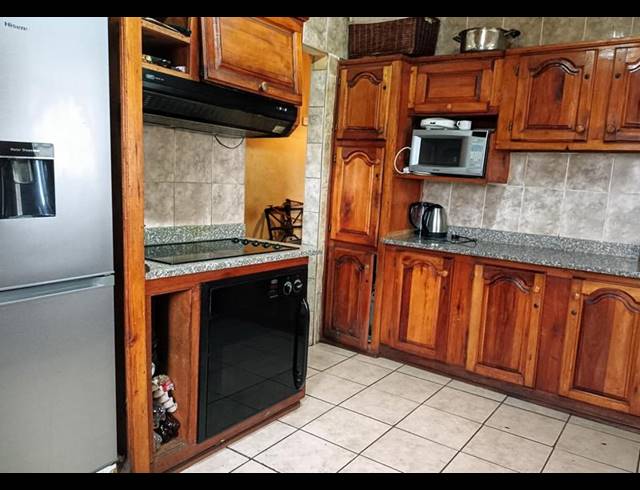 3 BEDROOM HOUSE FOR SALE IN CINDERELLA PARK